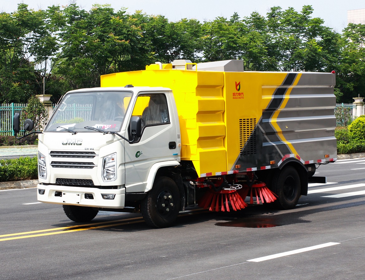 JMC Multi-function Road Dust Collection Cleaning Sweeper Truck High Pressure Vacuum Street Washing Cleaning Truck With Water Spray for Airport and City Use