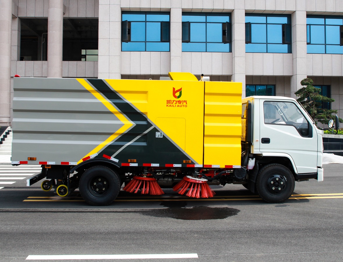 JMC Multi-function Road Dust Collection Cleaning Sweeper Truck High Pressure Vacuum Street Washing Cleaning Truck With Water Spray for Airport and City Use