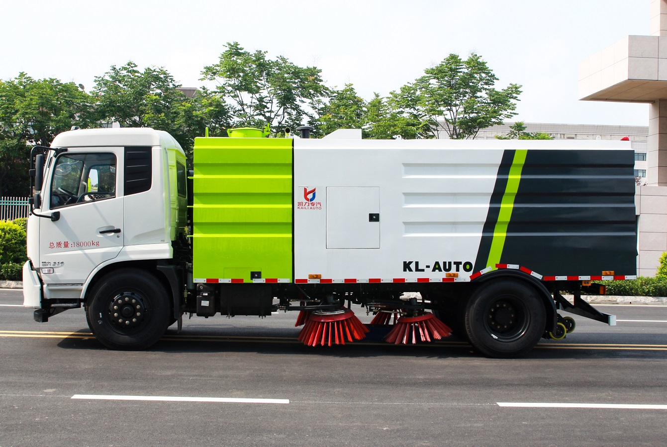Dongfeng FAW Foton HOWO 4x2 Road Sweeper Truck 18CBM High Pressure Vacuum Street Washing Sweeping Truck for City Street and Airport