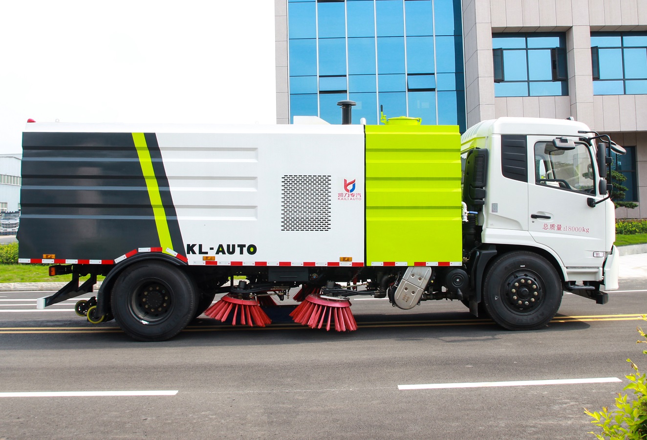 Dongfeng FAW Foton HOWO 4x2 Road Sweeper Truck 18CBM High Pressure Vacuum Street Washing Sweeping Truck for City Street and Airport