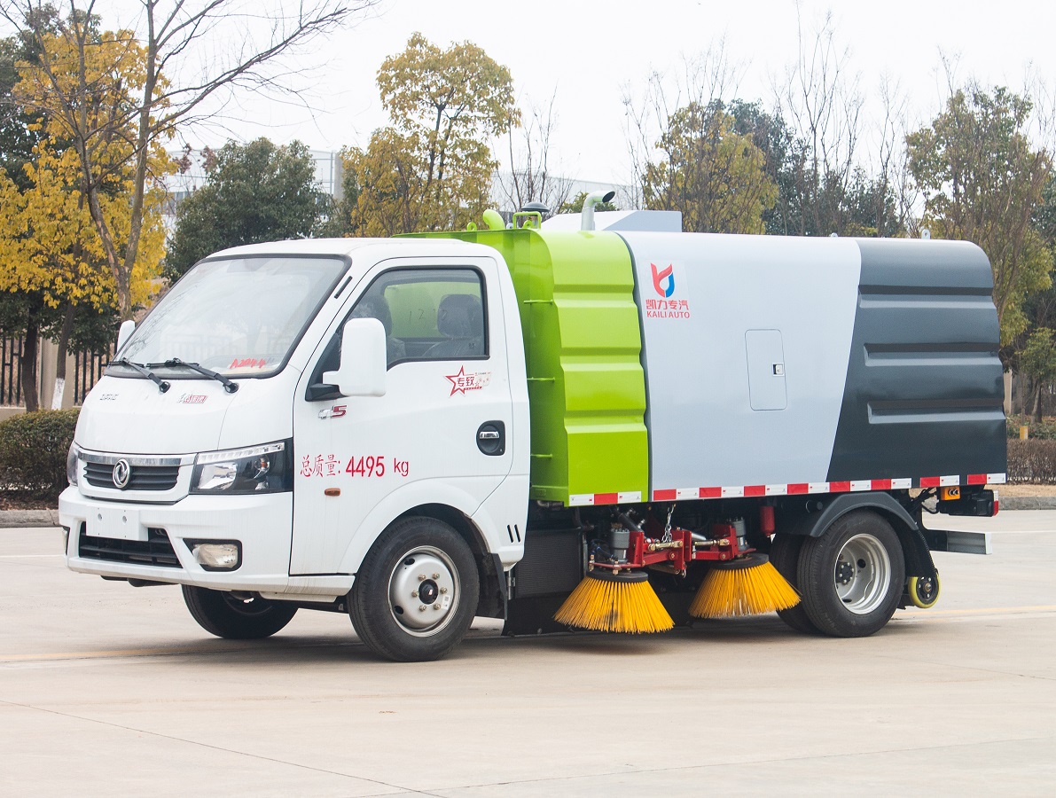 Affordable Dongfeng ISUZU Street Cleaning Truck with Road Sweeper Sprinkler System High Pressure Water Jet Vacuum Dust Removal and Front Mounted Cleaning Brushes 