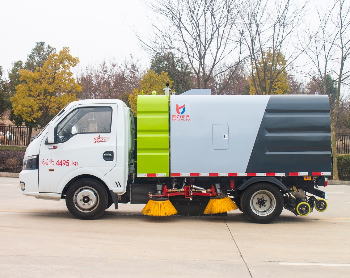 Isuzu Dongfeng Diesel or Electric Road Street Cleaning Truck Flushing Water Tanker Cleaning Truck Street Floor Sweep Sweeping Sweeper Truck Dust Vacuum Vehicle