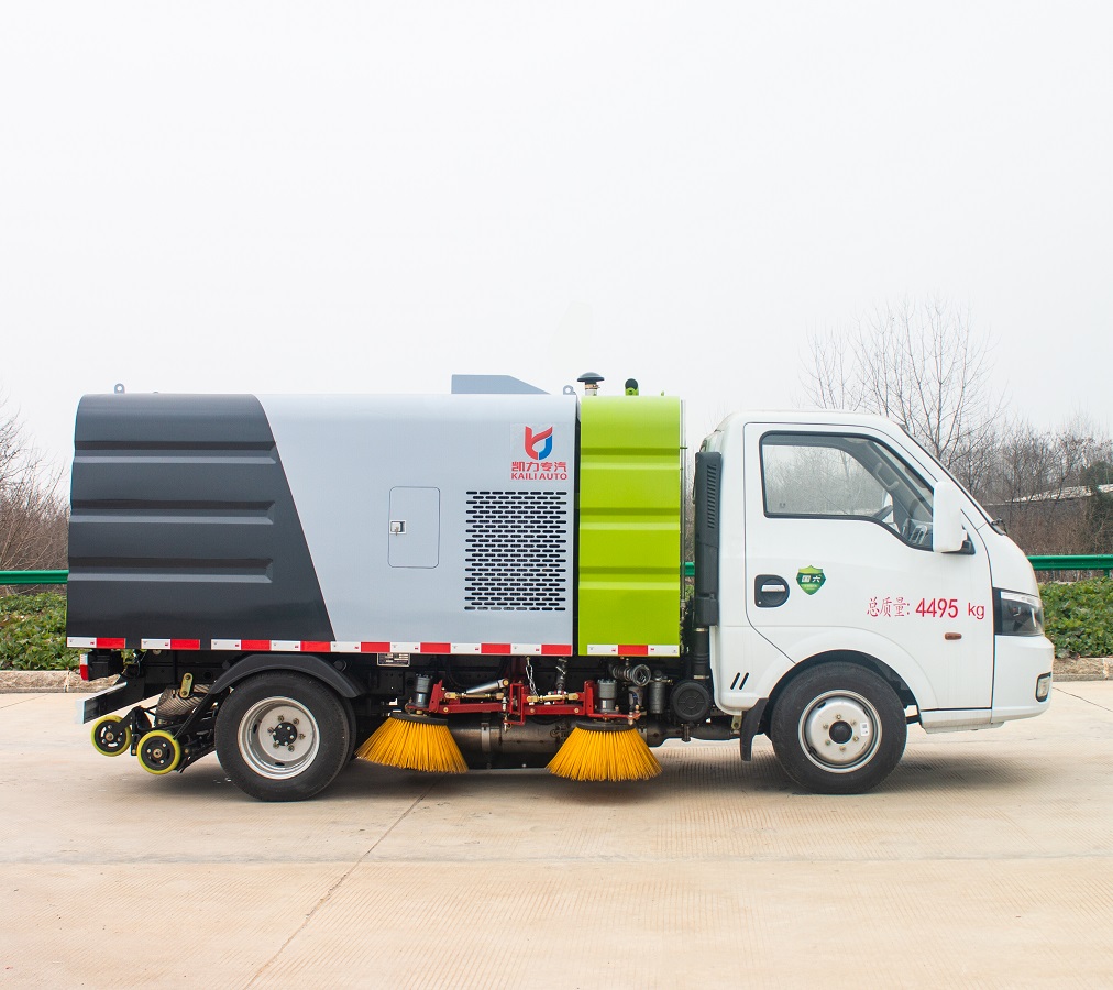 Isuzu Dongfeng Diesel or Electric Road Street Cleaning Truck Flushing Water Tanker Cleaning Truck Street Floor Sweep Sweeping Sweeper Truck Dust Vacuum Vehicle