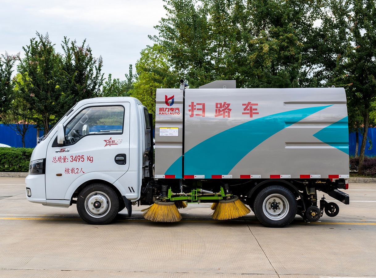Factory Direct Sales Dongfeng Mini Low Price Floor Sweeper Street Sweeper Road Cleaning Truck