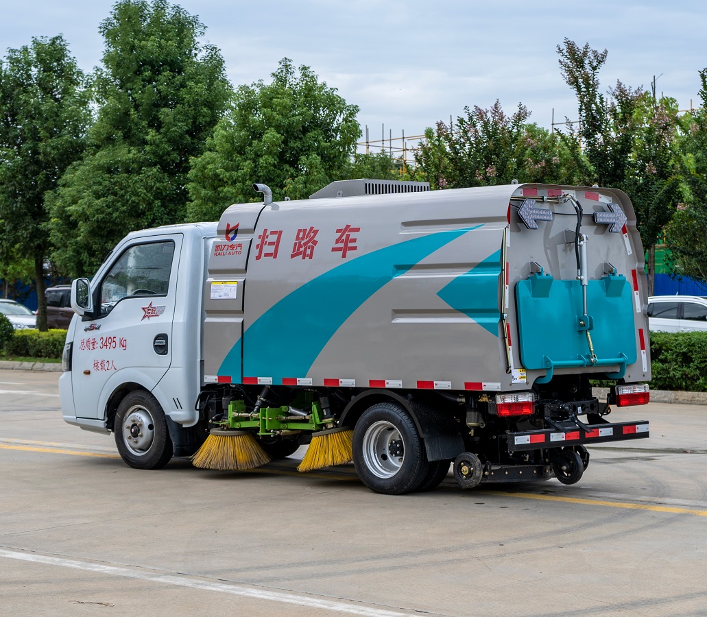 Factory Direct Sales Dongfeng Mini Low Price Floor Sweeper Street Sweeper Road Cleaning Truck