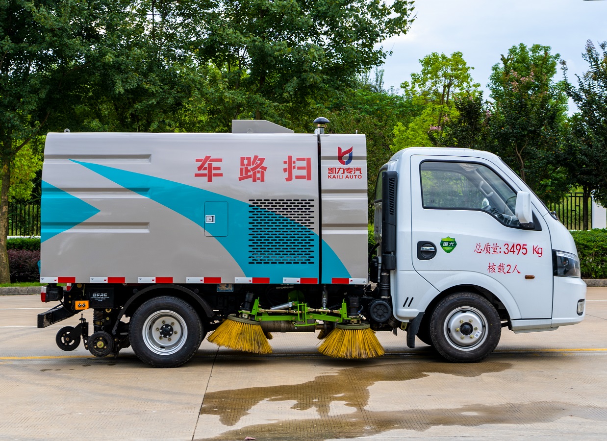 Factory Direct Sales Dongfeng Mini Low Price Floor Sweeper Street Sweeper Road Cleaning Truck