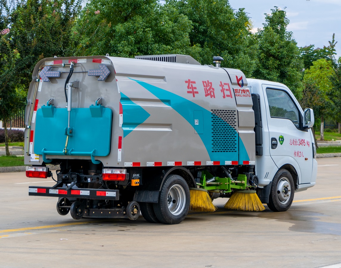 Factory Direct Sales Dongfeng Mini Low Price Floor Sweeper Street Sweeper Road Cleaning Truck