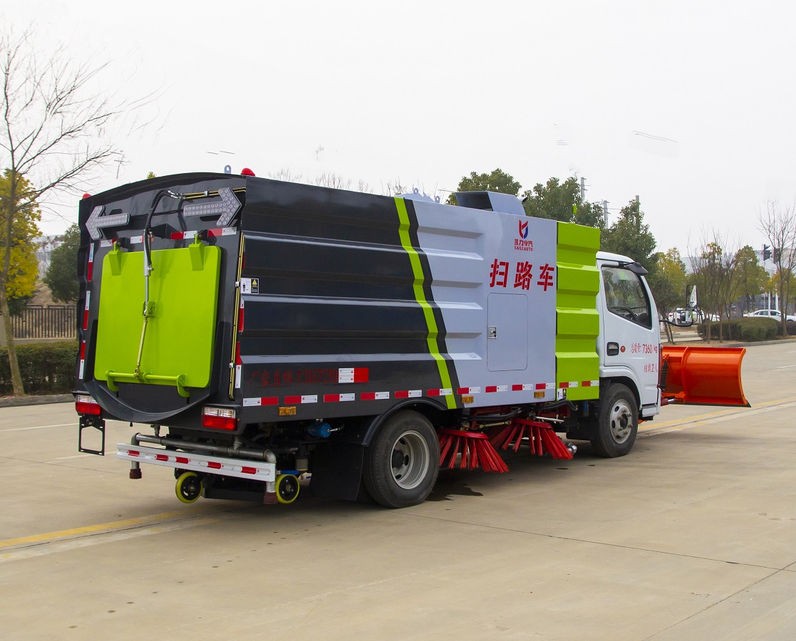 Factory Direct Sales of ISUZU Sinotruk Shacman Foton Urban Road Sweeper Truck with Automatic Snow Shovel Snow Plow for City Street and Airport Runway Park