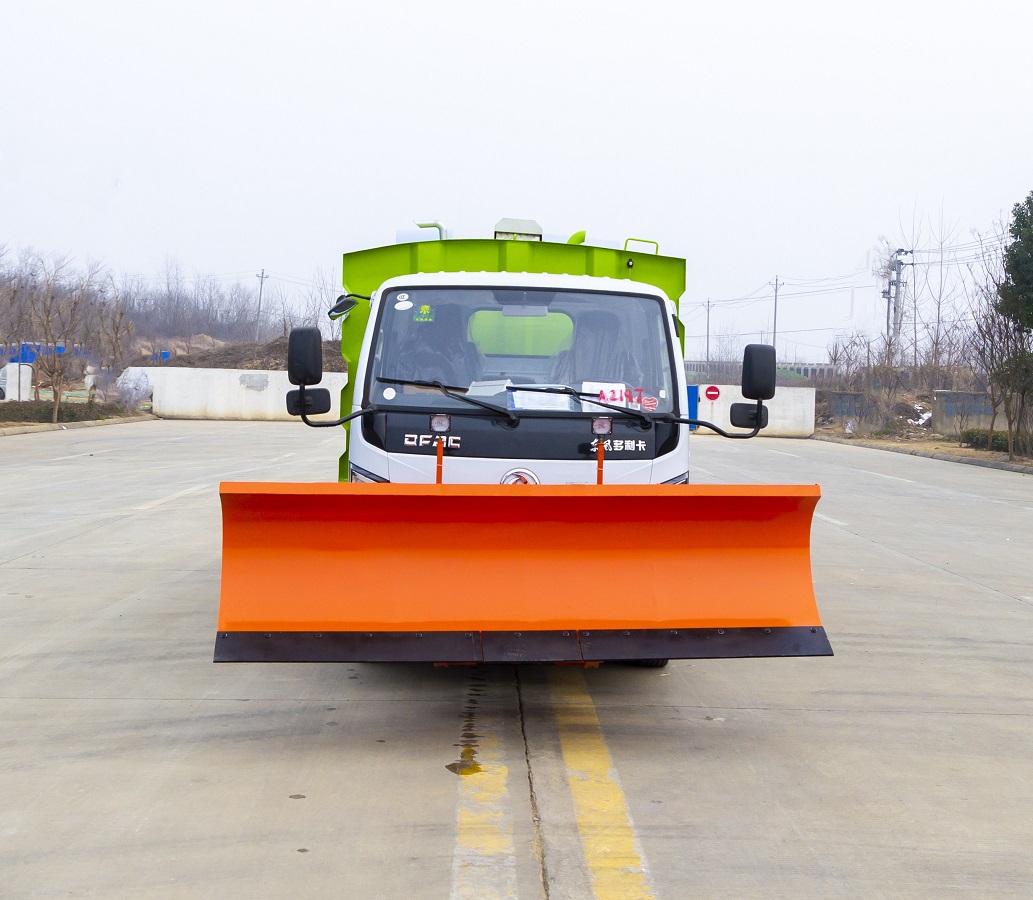 Factory Direct Sales of ISUZU Sinotruk Shacman Foton Urban Road Sweeper Truck with Automatic Snow Shovel Snow Plow for City Street and Airport Runway Park