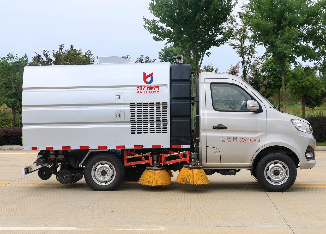 Dry and Wet Dual-Use Street Sweeper Sweeping Truck for Road Cleaning Garbage Collection Vehicle Sweep Vacuum Road Sweeper Truck on Sale