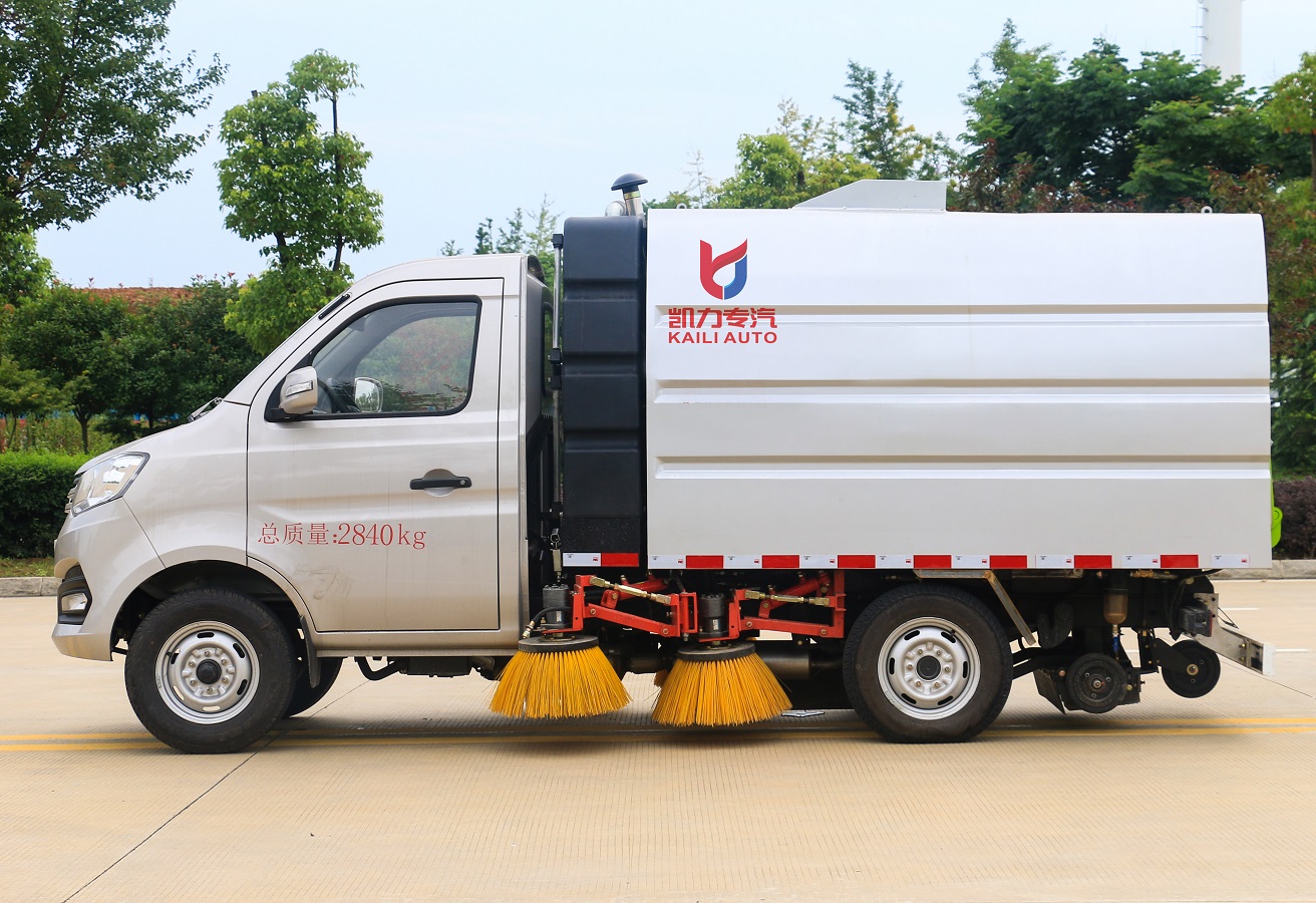 Dry and Wet Dual-Use Street Sweeper Sweeping Truck for Road Cleaning Garbage Collection Vehicle Sweep Vacuum Road Sweeper Truck on Sale